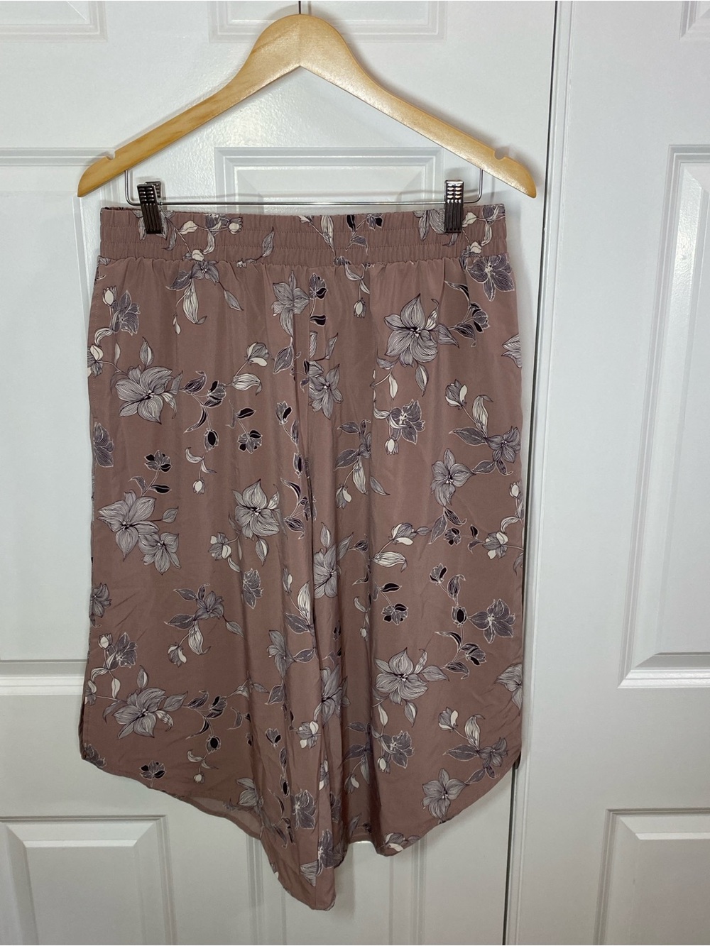 LOGO by Lori Goldstein Floral Midi split skirt with pockets